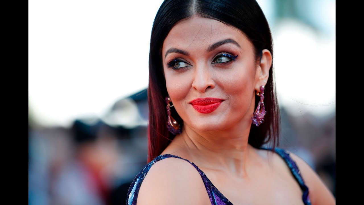 ✅  Chelsea Handler is urging the public to wear face masks in a very Chelsea Handler way. The comedi