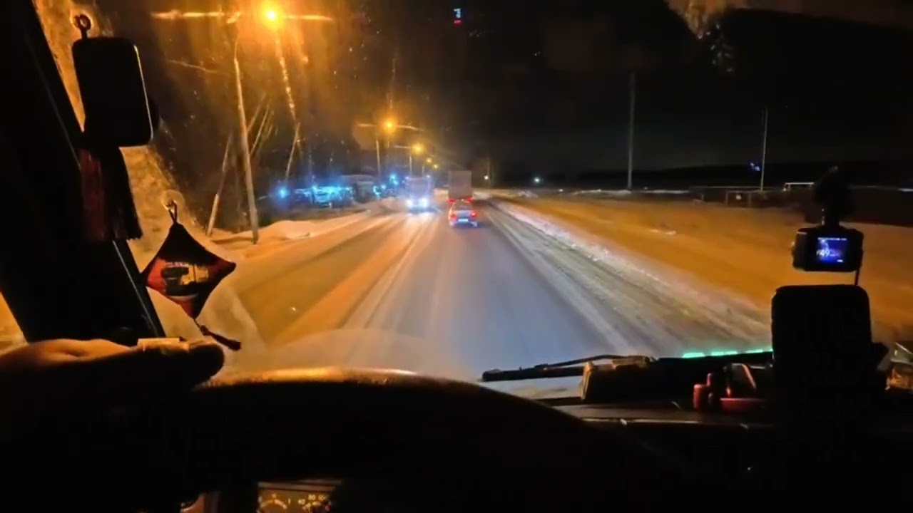 Лопнула траверса на раме тягача. С лёгким грузом лечу домой.