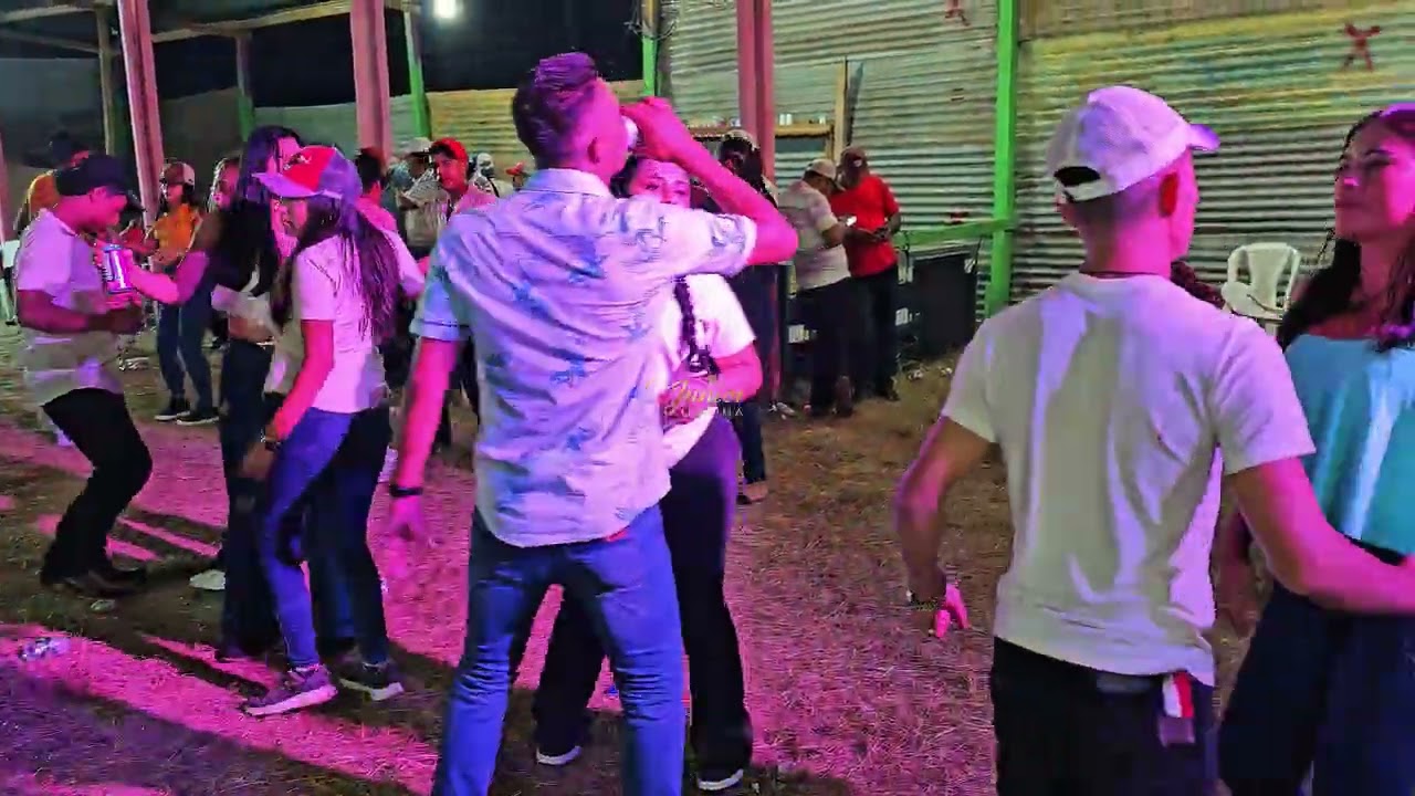 NADIE BAILA COMO ELLOS  ( CHINAMO DE ALTO VOLTAJE⚡️)