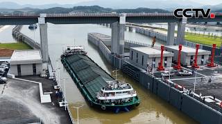 Pinglu Canal Conducts First Single-Lane Two-Way Ship Lock Test | CCTV Newsroom