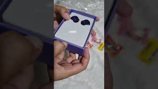 Unboxing In-Ear Headphone