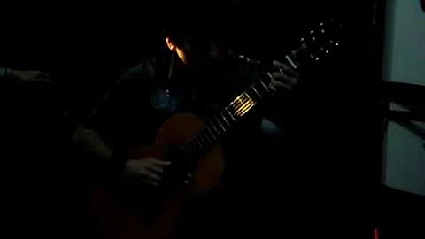 Patrick Martell tocando guitarra