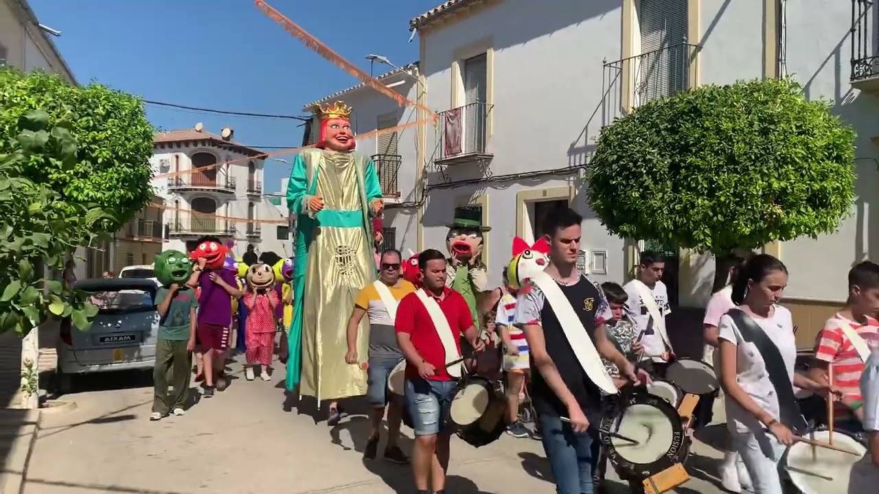 Desfile de Gigantes y Cabezudos en Lopera. Año 2022.