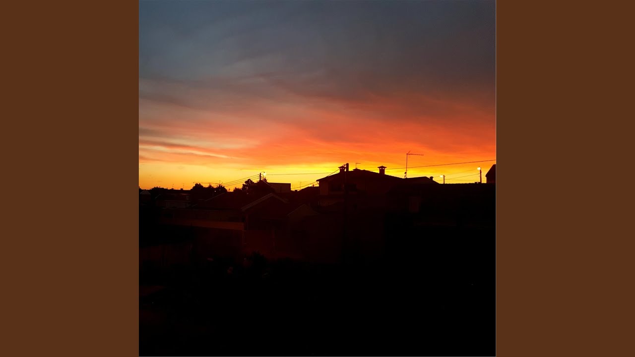 在 YouTube 上观看 Alien 在 YouTube 上观看 Alien