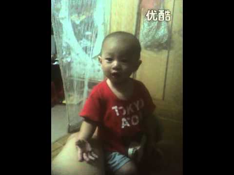 搞笑。11個月大小孩跟爸爸用火星語對罵。超經典！