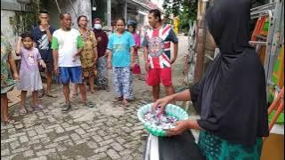 Tradisi Saweran Ulang Tahun Anak di Serang Banten
