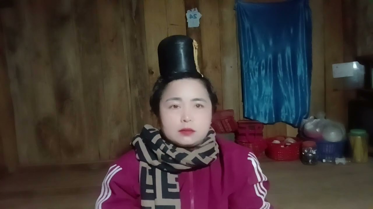 Ngọc Hoa tiếp tục hỏi em ấy có quyết định đi thay ngọc Hoa chăm sóc anh Khiêm không 