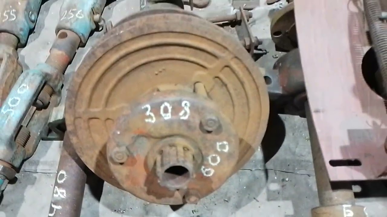 Корпуса підшипників, шківи, вали, метизи, домкрати.