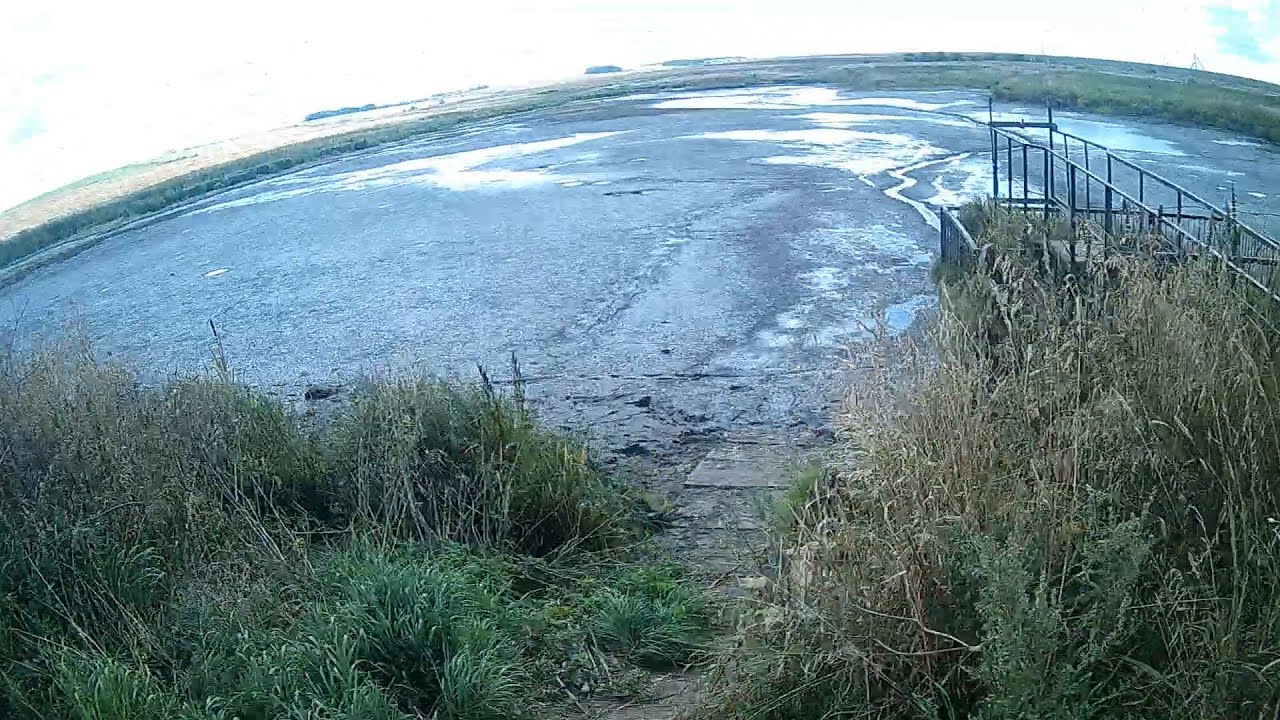 Идущий к реке слив Идущий к реке слив