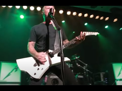 Metallica release live video of “Harvester Of Sorrow” from intimate Chicago show..