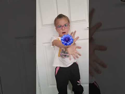 DANCING 💃 Flower 🌼 🌸 Cute Girl
