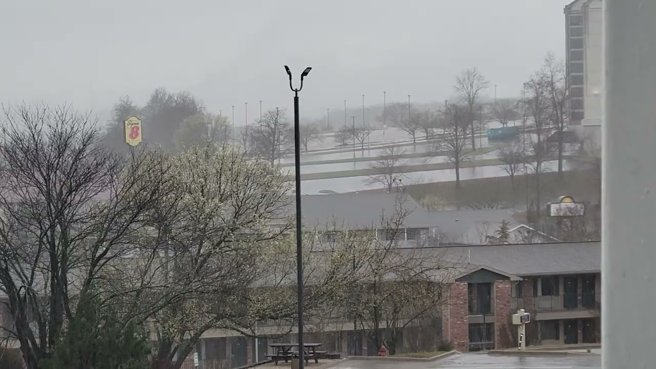 A thunderstorm passes through southern Missouri | chill vibe 