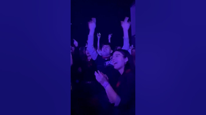Juanjo canta "el destello" y le grita a  Martin que lo quiere mientras él vive su mejor vida