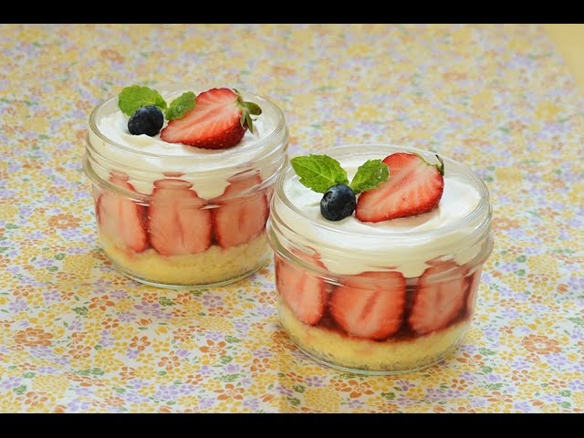 スイーツレシピ 簡単カップスイーツ ショートケーキ風 Strawberry Sponge Cake Youtube
