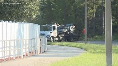 Teen killed in Oakleaf crash, Oakleaf Village Parkway shut down
