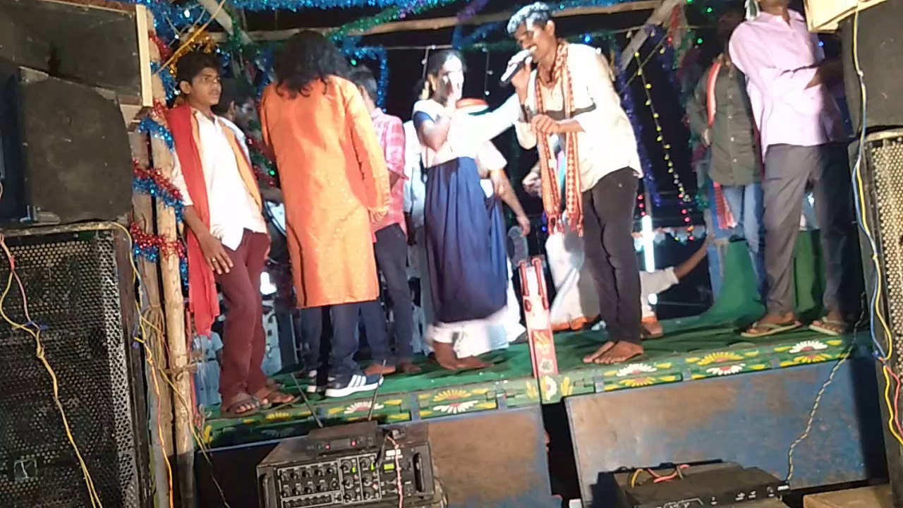 కోలాటం ప్రోగ్రామ్ లో  దుమ్ము లేపుతున్న సింగర్ శ్రీనివాస్ రాథోడ్