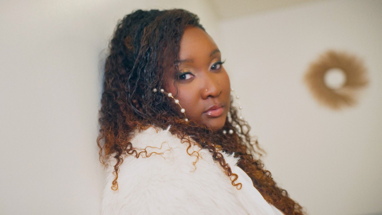 Loriane Rzo Loriane - Une amie comme toi (Clip officiel) - YouTube