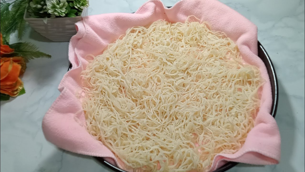 Раньше одно из главных рамаданских лакомств готовили из небольшого количества воды и муки, без ис...