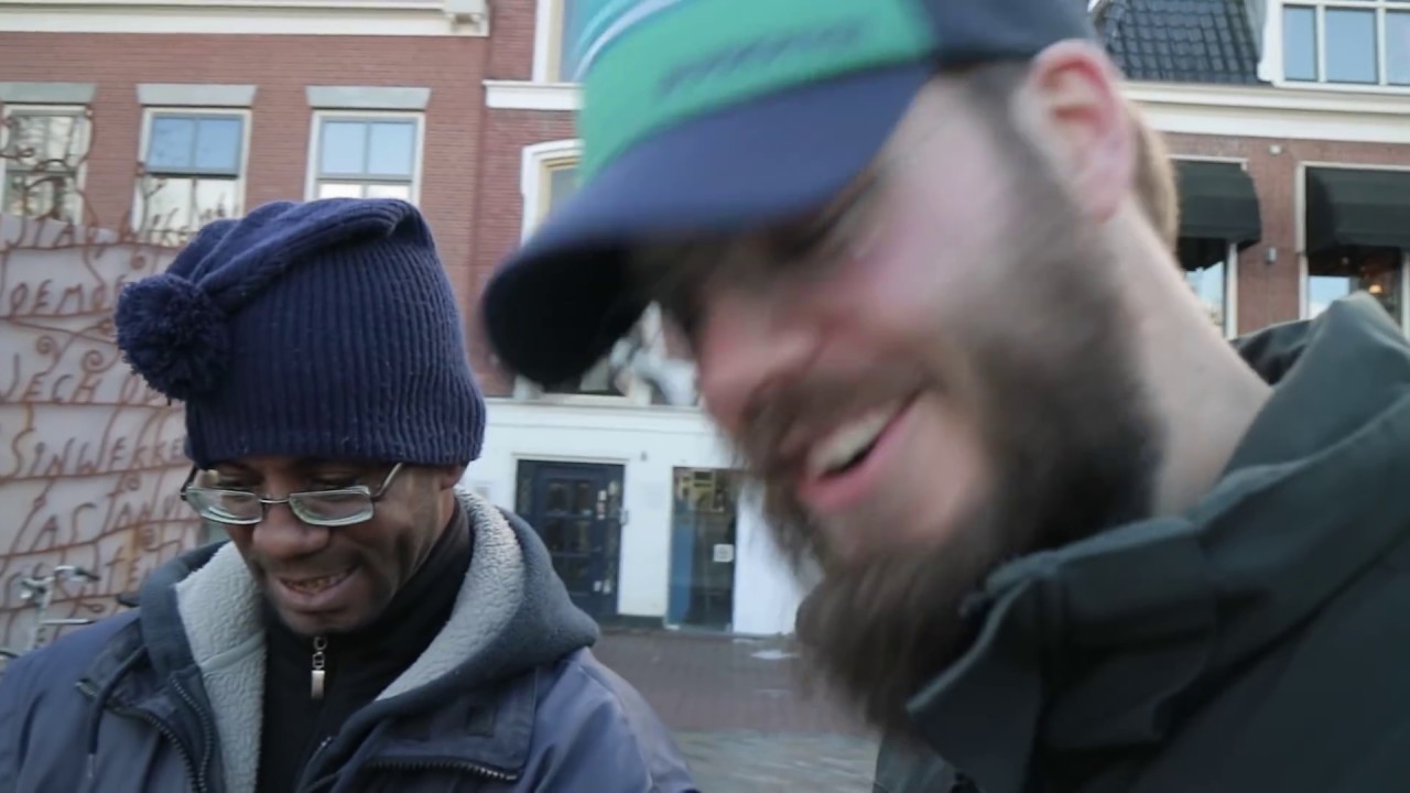 Politie pakt even flink uit met het 'Mobiele Media Lab' #laterrrrrrrrrrrr.