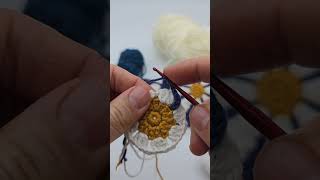 STUNNING Retro Daisy Granny Square | Beginner-Friendly Crochet Tutorial