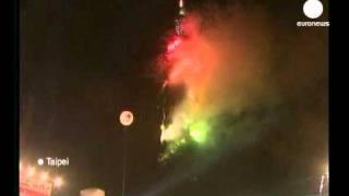 The world bids farewell to 2011