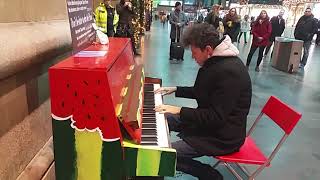 Thomas Krüger – „Last Christmas“ (Wham) – live @Frankfurt Central Station chords