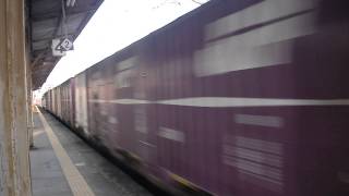 貨物列車1056レ　EF210-901　&2071レ　EF66-112のすれ違い！　13.12.8