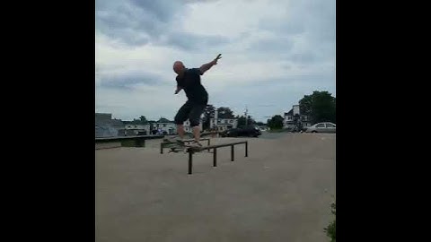 Boardslide to fakie
