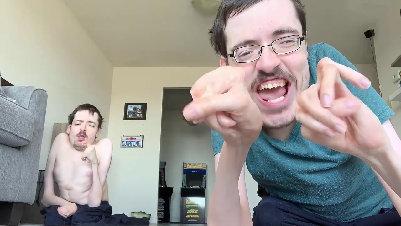 Does ricky berwick have a girlfriend