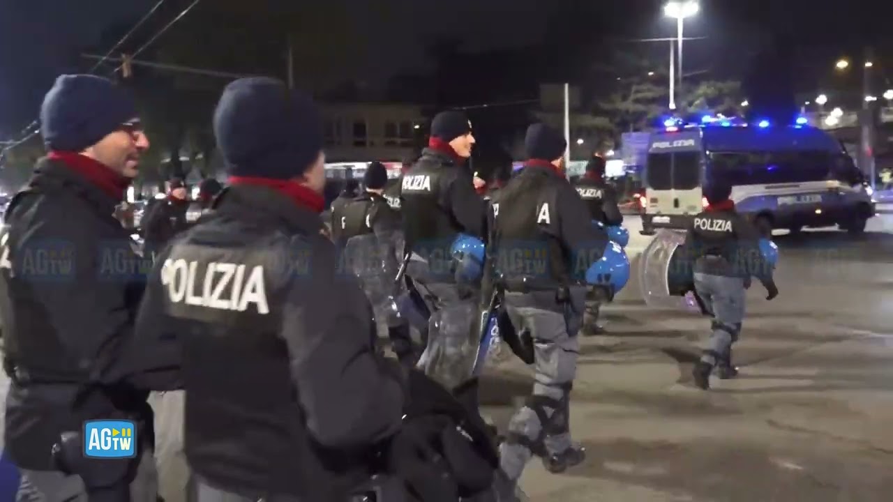 Bologna, parata pro-rave per le vie della citta