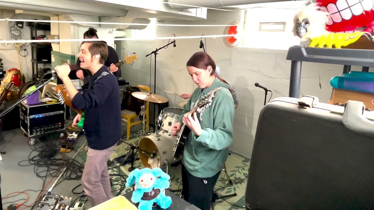 Mira Tooth Lures a Fang - Nice Try (NPR Tiny Desk Contest 2024) en YouTube Mira Tooth Lures a Fang - Nice Try (NPR Tiny Desk Contest 2024) en YouTube