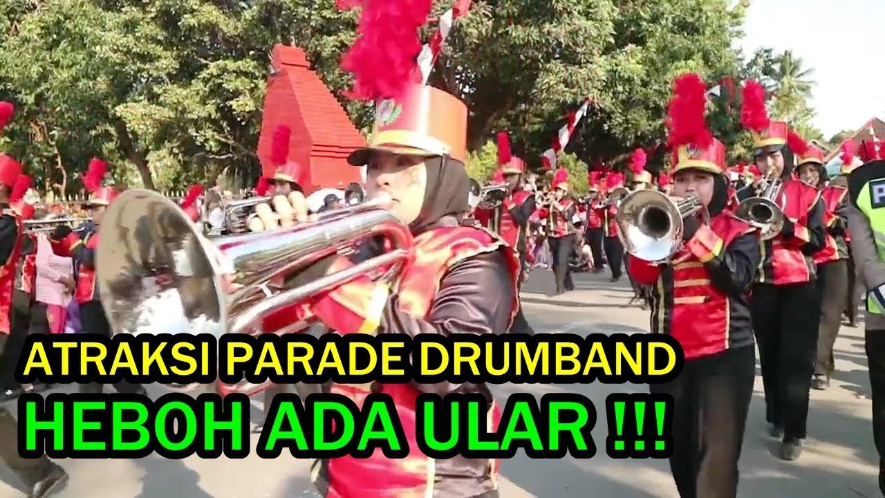 Heboh ada Ular !!!...Atraksi Parade Drumband MAN 1 Trenggalek