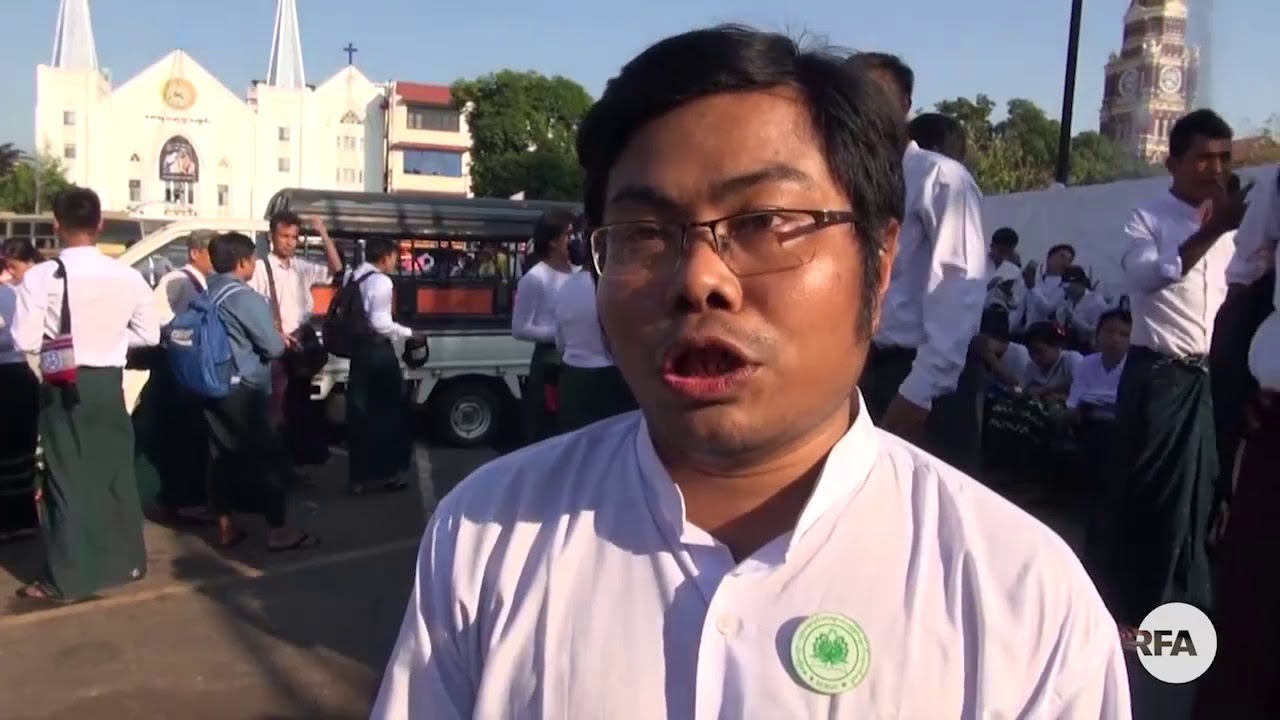 အလုပ္သမားသမဂၢအဖြ႔ဲ ၈ ဖဲြ႔ ဆႏၵျပ newspaper mockup