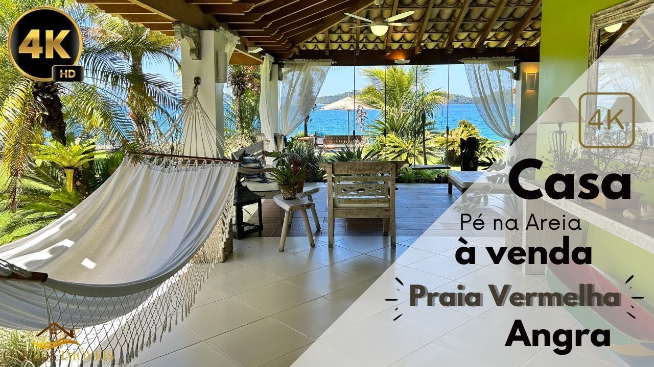 Casa de praia à venda em Angra do Reis, grande terreno plano, vista mar deslumbrante e pé na areia.
