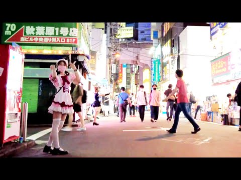 Super cute! Japanese girl waiting for customers on the street