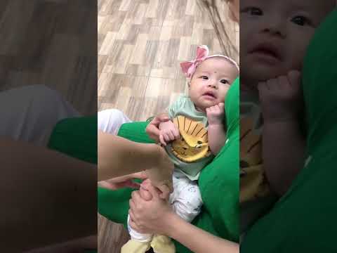 Video ????????Bình rượu mơ Chichi đi tiêm ♥️♥️ - youtube