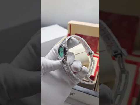 باتيك فيليب نوتيلوس ميناء أخضر فاخر مع إطار مرصع  
