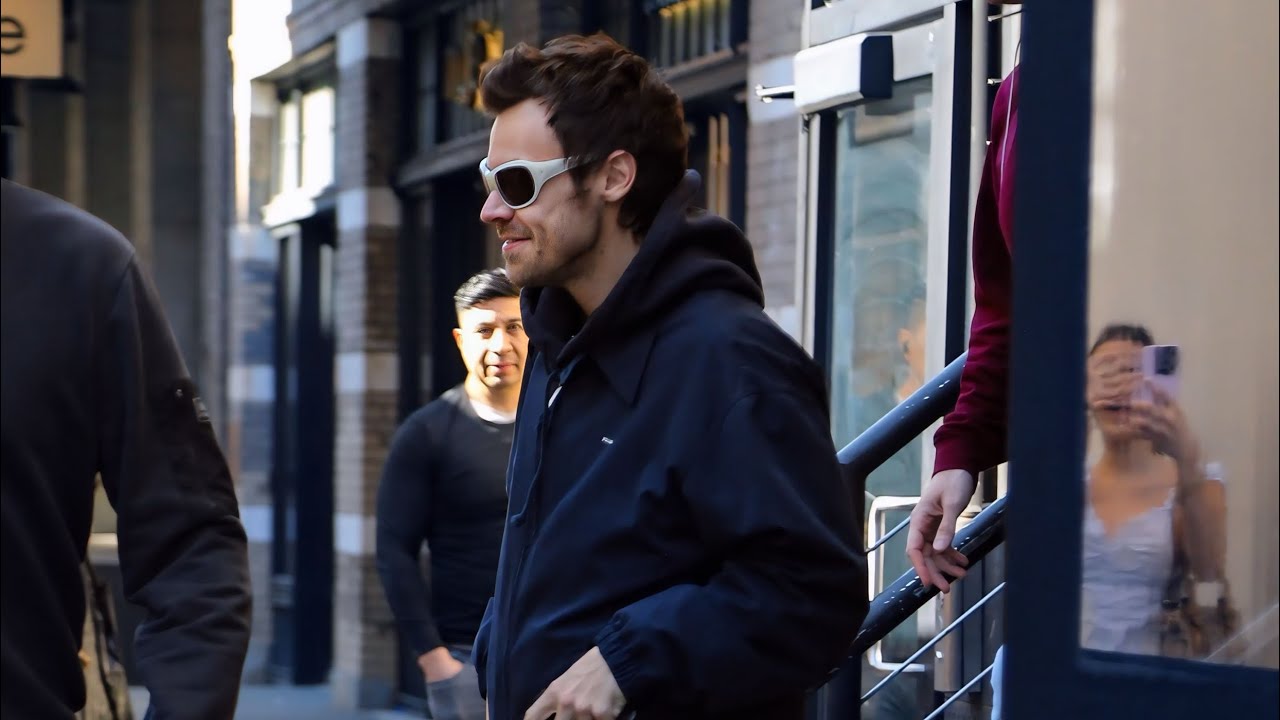 HARRY STYLES IN NEW YORK CITY (March 9)
