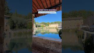 Il borgo con la piazza tutta d’acqua!