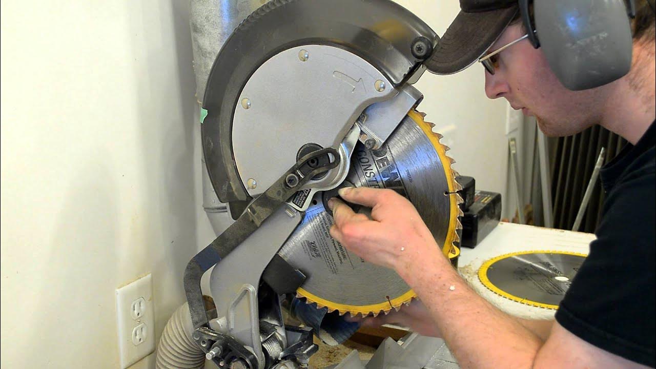 Как открутить циркулярную пилу DeWalt Miter Chop Saw Blade Change (DIY) - YouTube