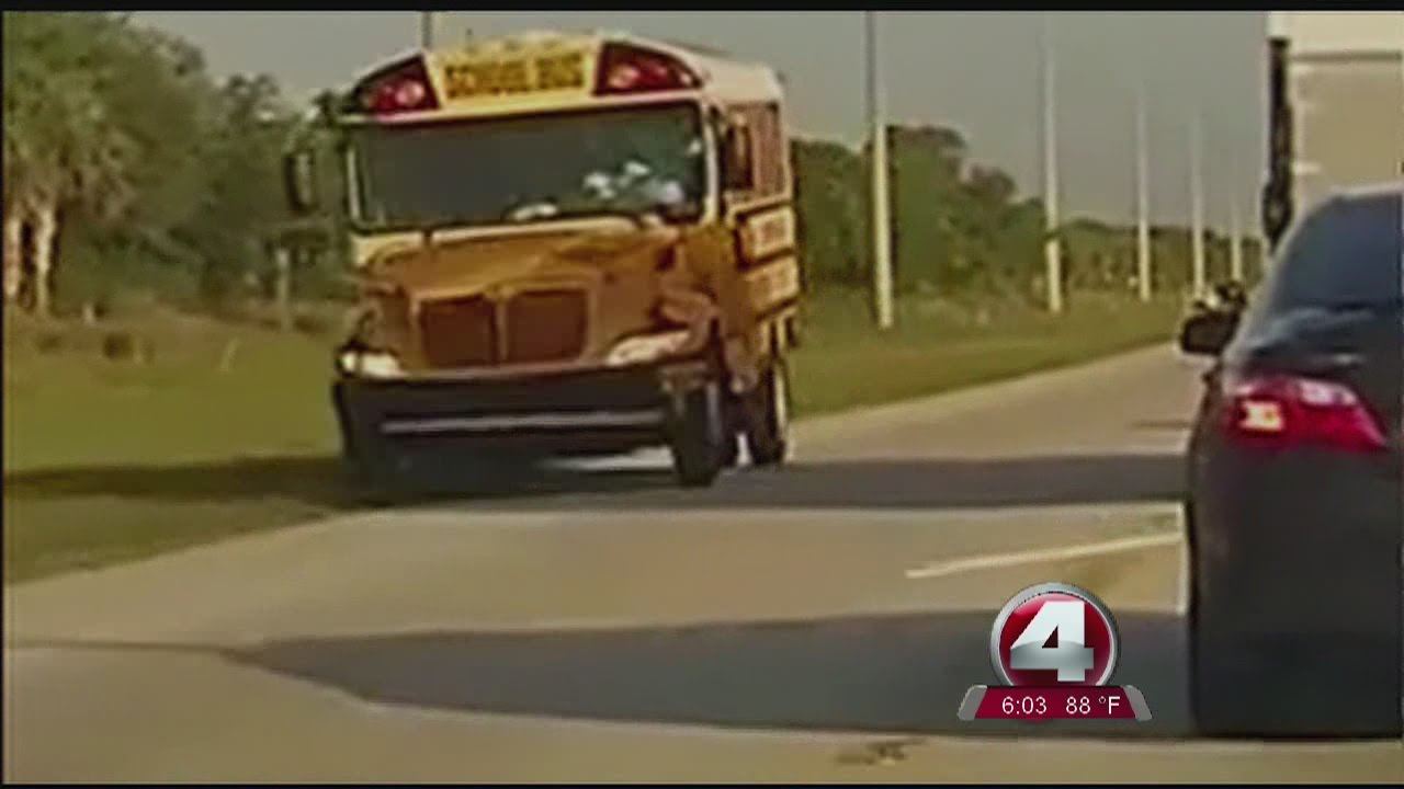 School Bus driver avoids crash - YouTube