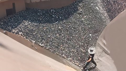 Barge unloading 2500 tons of pebbles and phosphate rock - Relaxing sound of the flow - Vlog May 4