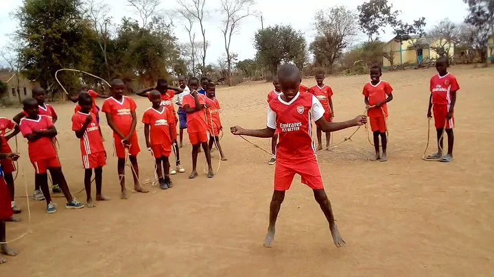 straddle and straddle cross rope skipping