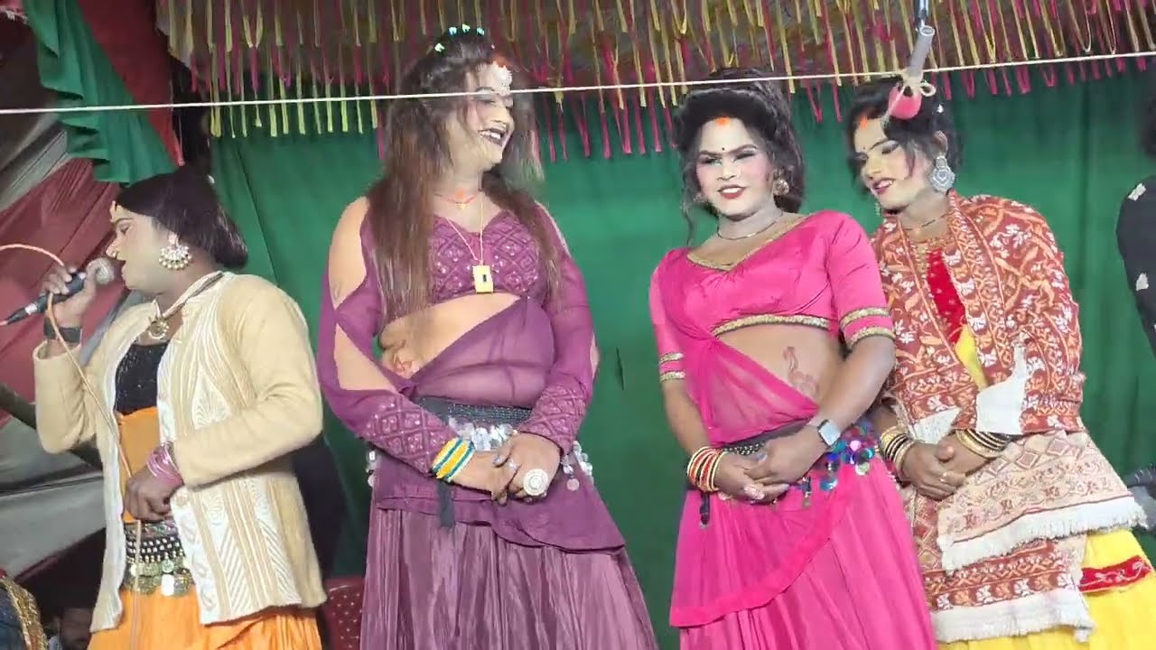 जाके सूत जाईब देवरा के संघे ता हाथ से हिलयबा रजउ, विक्रम ने पब्लिक मे अपने गीत से #dance #trending 