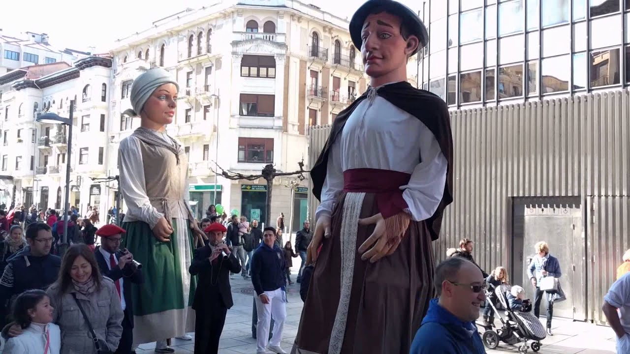 Gigantada en apoyo a la Asociación Navarra de Autismo (Carlos III)