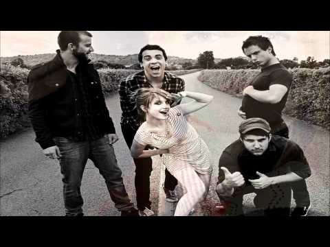 Playing God - Paramore (Traducida al español)