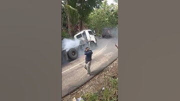 Thumbnail of Wow..70 M x watched.. Ban berasap tebal banget!! Truk Trailer Selip || Skid Trailer Truck
