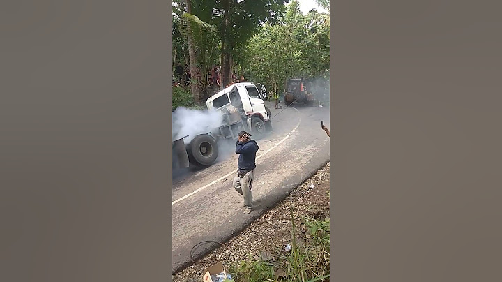 Wow..70 M x watched.. Ban berasap tebal banget!! Truk Trailer Selip || Skid Trailer Truck