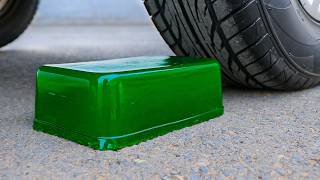 Aplastando Cosas Crujientes y Satisfactorias con el Coche  Experimento Gelatina VS Rueda de Coche