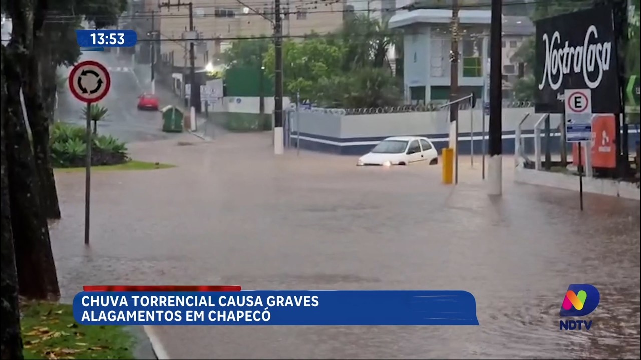 Chuva torrencial causa graves alagamentos em Chapecó